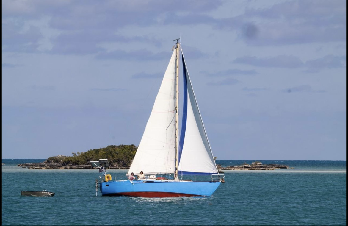 Side profile of Suzie Manuela in turquoise water